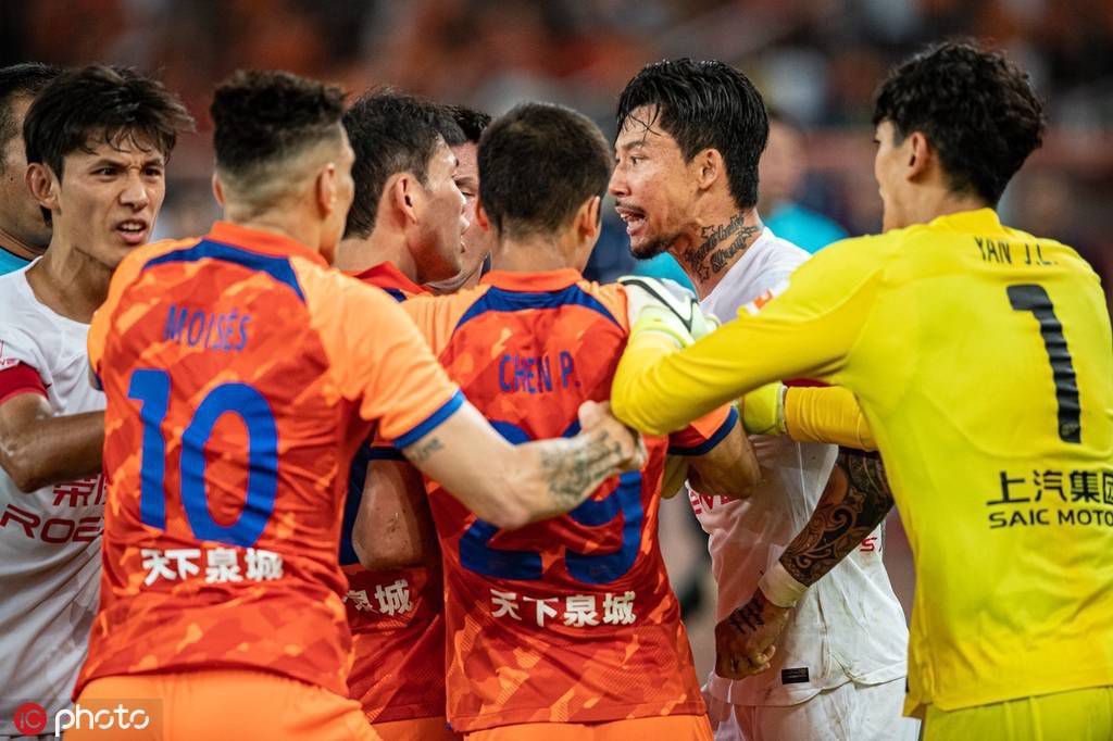 标晚指出，9月份时帕利尼亚与富勒姆签下了一份到2028年的新合同，不过这并未阻挡拜仁签下他的想法。